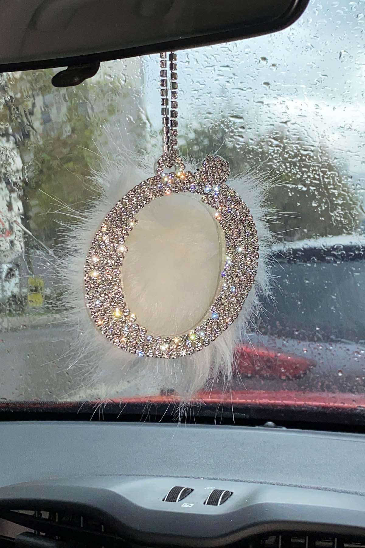 Swarovski Gümüş Taşlı Dikiz Ayna Kolye Süsü Beyaz Tüylü Ö Harfi