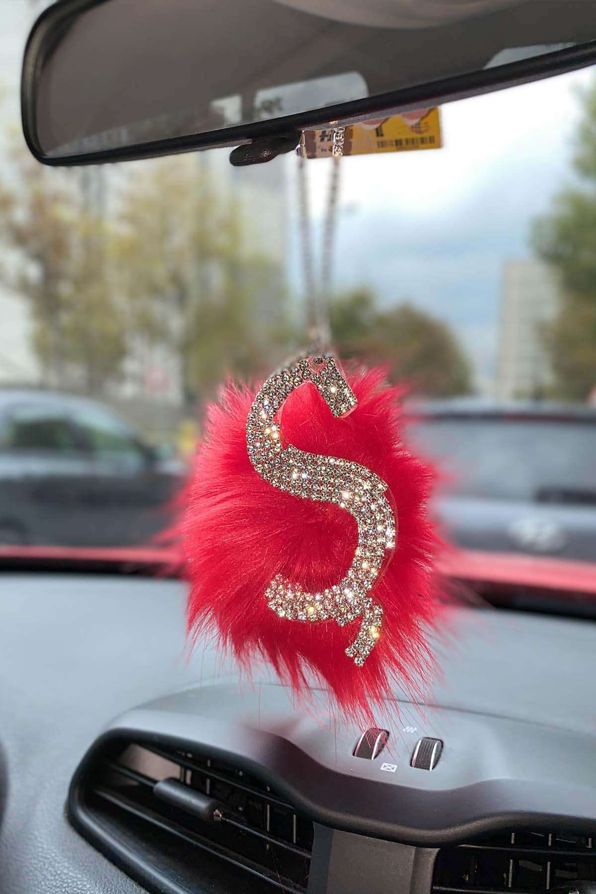 Swarovski Gümüş Taşlı Dikiz Ayna Kolye Süsü Kırmızı Tüylü Ş Harfi