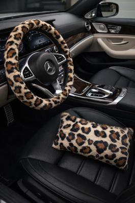 Leopar desenli peluş kabarık direksiyon kılıfı + yastık tek